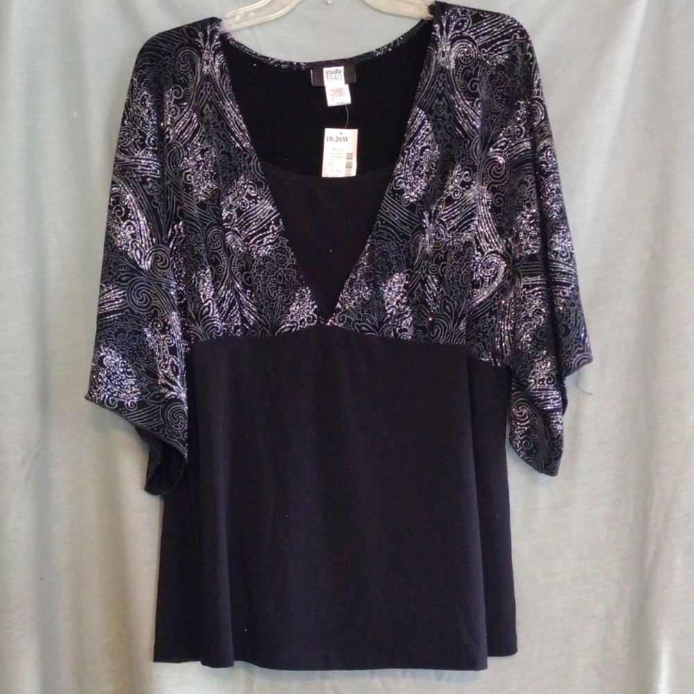 18/20W Black Top with gray pattern and silver glitter